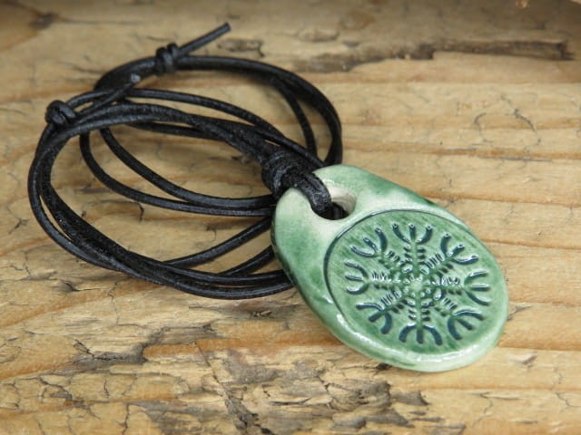 Aegishjalmur -Tarcza Algizowa - wisior z ceramiki - amulet ochronny