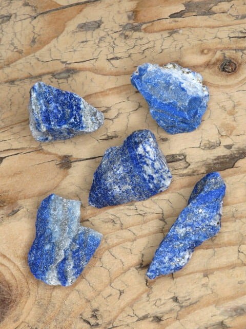 Lapis lazuli, hackmannit (UV), piryt