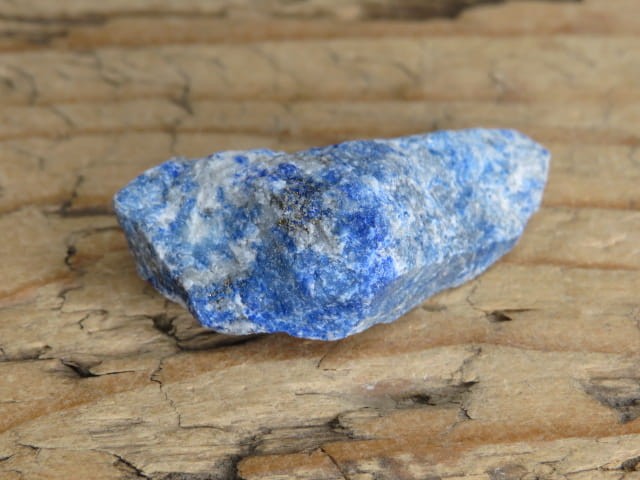 Lapis lazuli hackmannit piryt