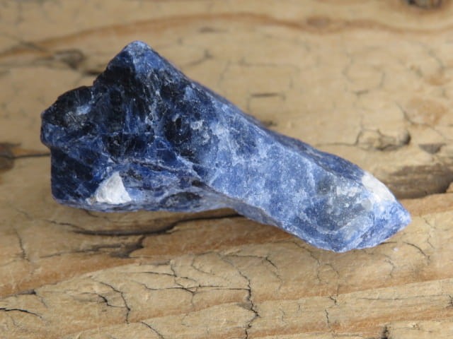 sodalit Boliwia - fluorescencja UV