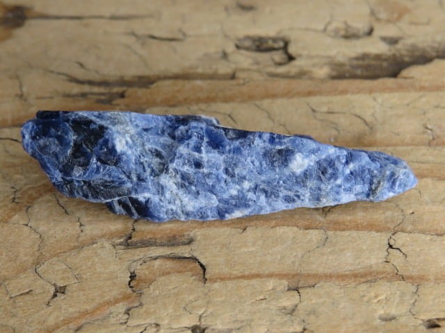 sodalit Boliwia - fluorescencja UV