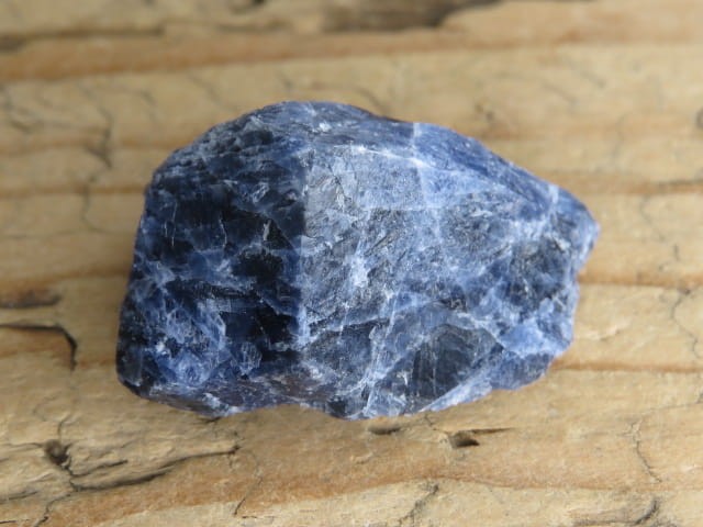 sodalit Boliwia - fluorescencja UV