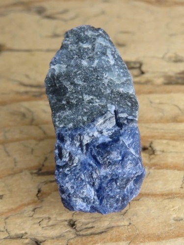 sodalit Boliwia - fluorescencja UV