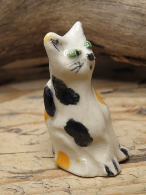 kot trójkolorowy z ceramiki - figurka kota