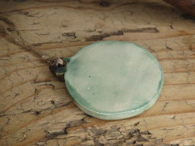 Ceramiczna zawieszka na choinkę - tył.