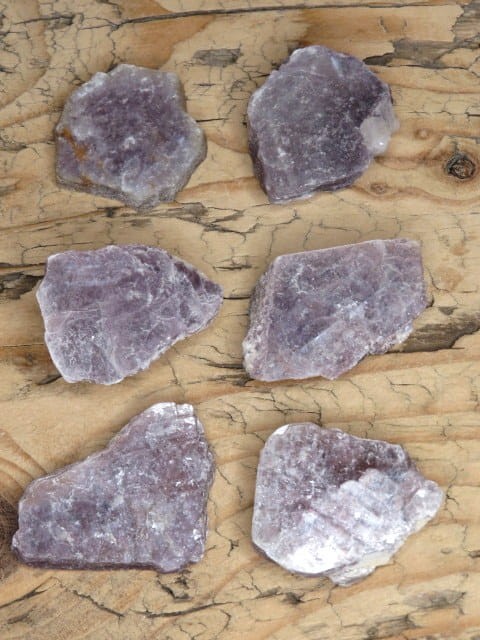 lepidolit Brazylia - blaszkowate skupienia kryształów