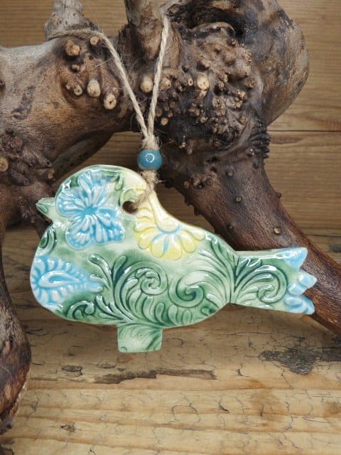 Ręcznie robiona zawieszka ceramiczna – motyw ptaszka
