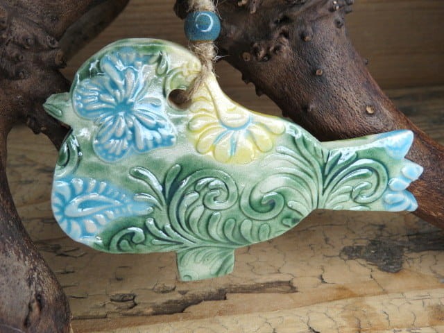 Ręcznie robiona zawieszka ceramiczna – motyw ptaszka