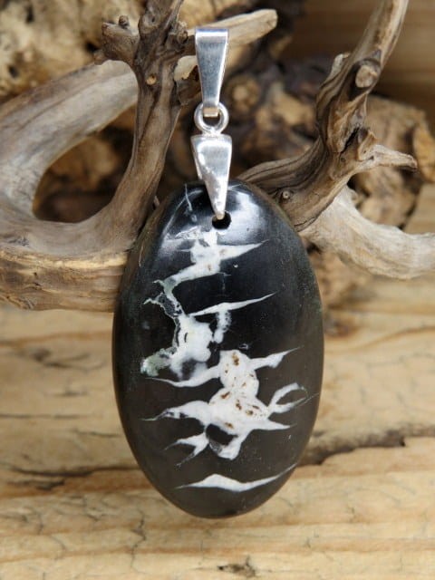 Wisior z septarii oprawiony w srebro próby 925, naturalny kamień o unikatowym rysunku