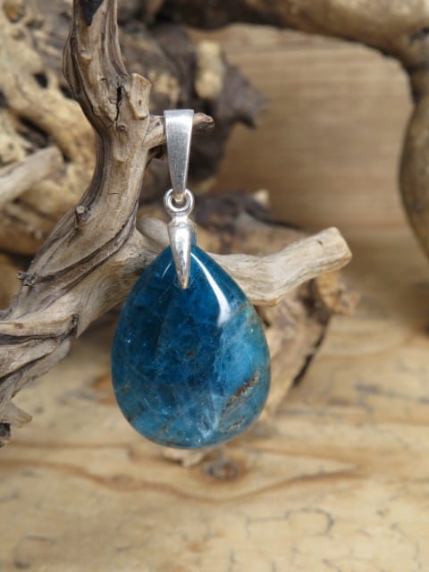 apatyt - wisior z niebieskiego apatytu w srebrze