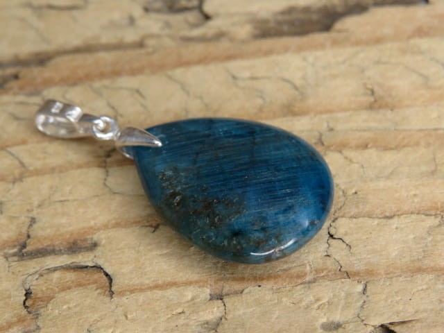 apatyt - wisior z niebieskiego apatytu w srebrze