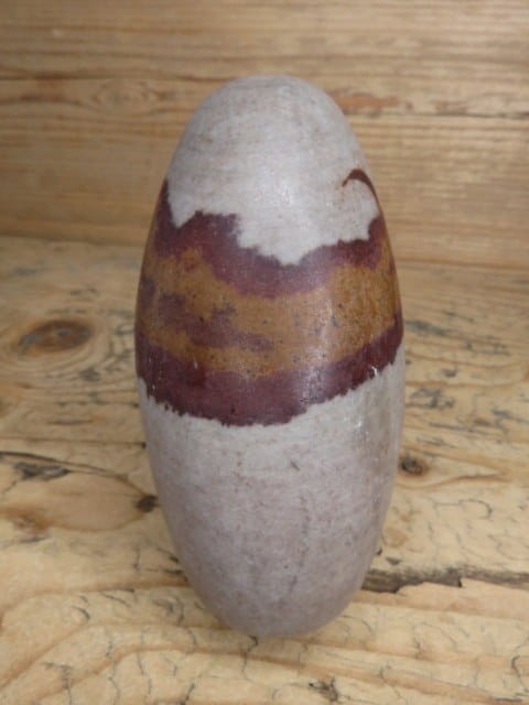 Kamień Shiva Lingam z rzeki Narmada – unikatowy okaz