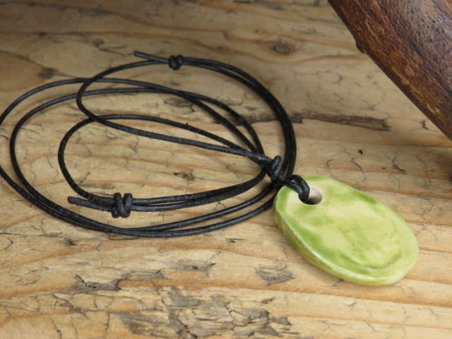 Wisior Białobóg – słowiański amulet ceramiczny