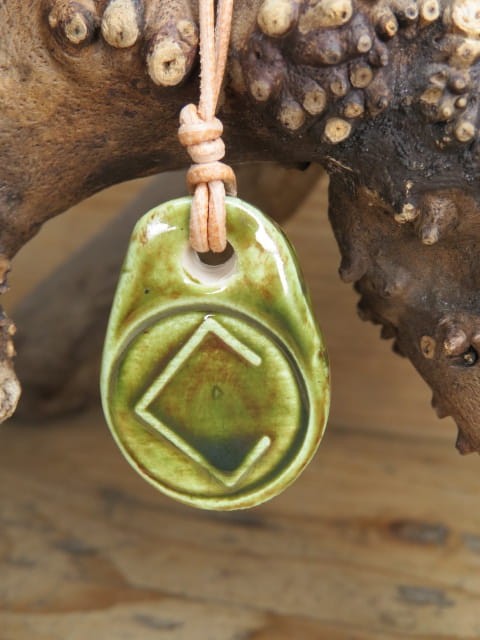 Ceramiczny wisior Dziewanna – symbol natury i wolności