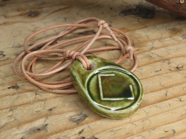 Ceramiczny wisior Dziewanna – symbol natury i wolności