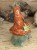 Skrzat z listkiem – ceramiczna figurka ręcznie robiona