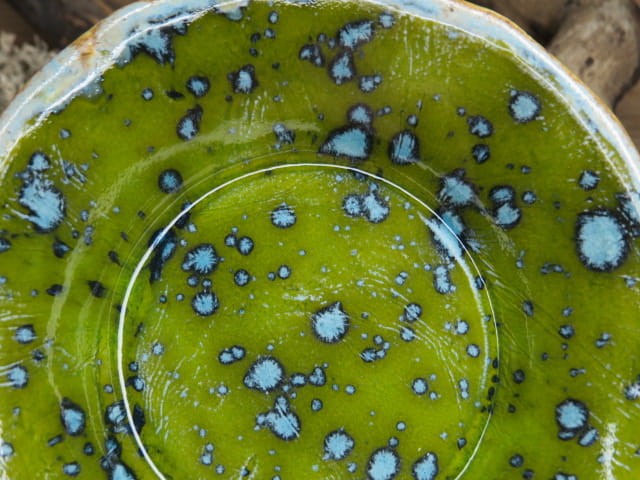 Mała miseczka ceramiczna zielona – talerzyk rękodzieło