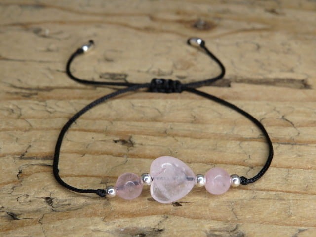 Minimalistyczna bransoletka z sercem z kwarcu różowego