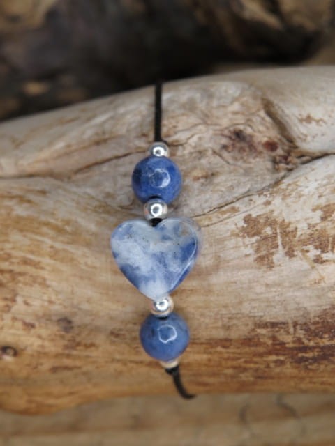 Minimalistyczna bransoletka z sercem z sodalitu