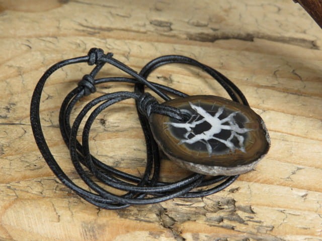 septaria na rzemieniu - naszyjnik