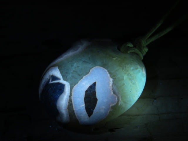 septaria - wisior na rzemieniu UV