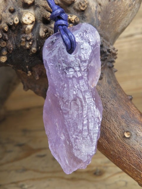 ametyst surowy * amulet na rzemieniu