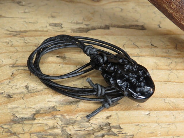 tektyt Indochinit - kamień telepatii - wisior na rzemieniu