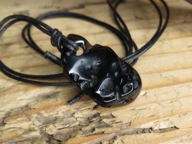 tektyt Indochinit - kamień telepatii - wisior na rzemieniu