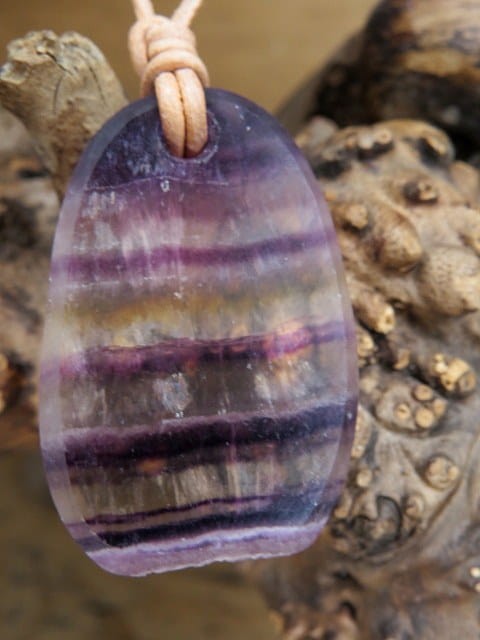 fluoryt na rzemieniu - talizman nauka i koncentracja