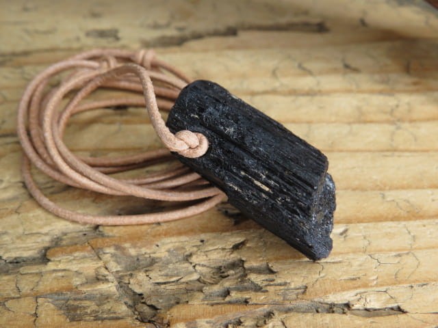 czarny turmalin * amulet ochronny na rzemieniu