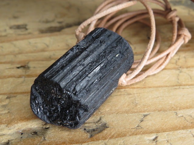 czarny turmalin * amulet ochronny na rzemieniu