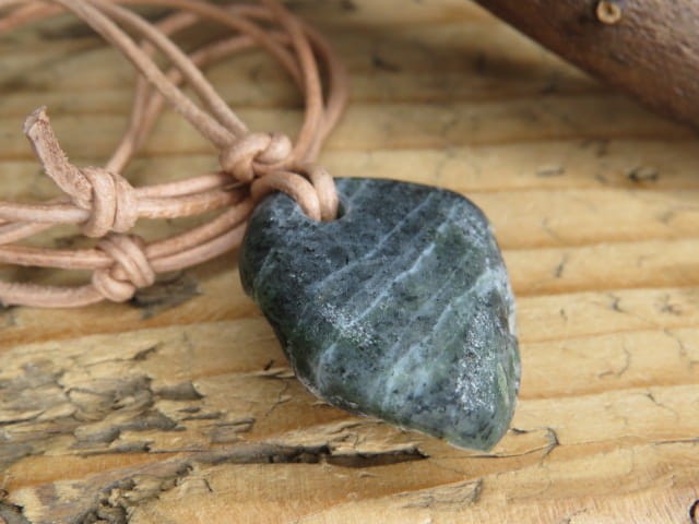 rubin i zoisyt * talizman na rzemieniu