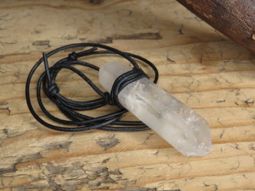 kryształ górski - amulet na rzemieniu