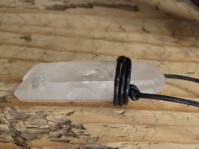 kryształ górski - amulet na rzemieniu