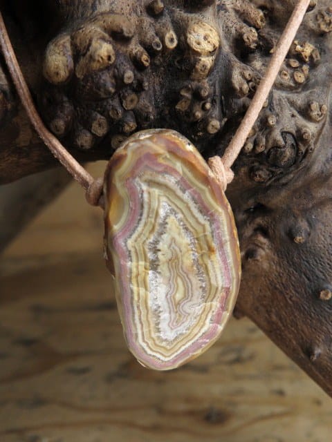 agat amulet ogniska domowego - wisior na rzemieniu