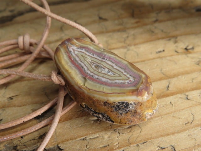 agat amulet ogniska domowego - wisior na rzemieniu