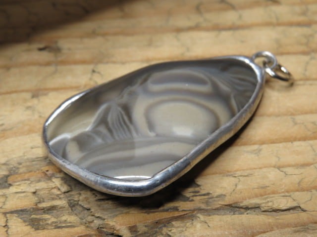 krzemień pasiasty  wisior