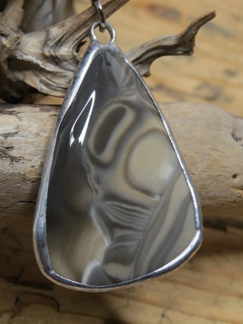 krzemień pasiasty  wisior