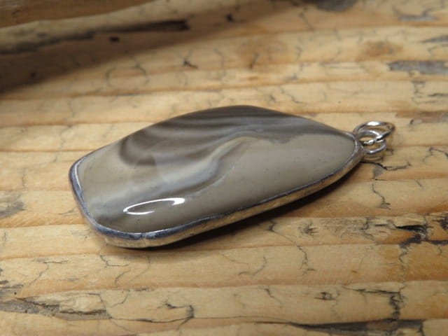 krzemień pasiasty  wisior