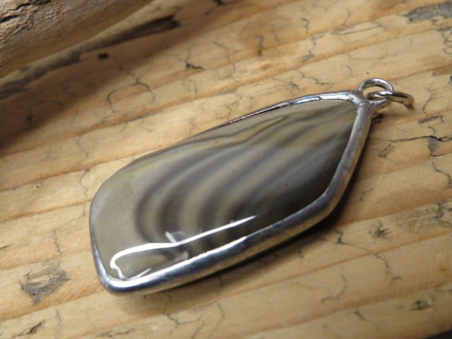 krzemień pasiasty  wisior