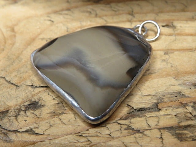 krzemień pasiasty - wisiorek