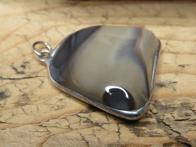 krzemień pasiasty - wisiorek