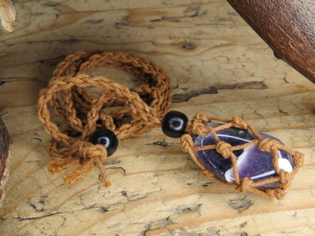 ametyst - naszyjnik z oplecionym kamieniem