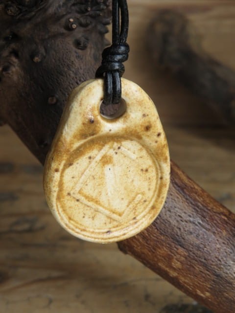 Ceramiczny wisior Dziewanna – słowiański amulet natury i wolności