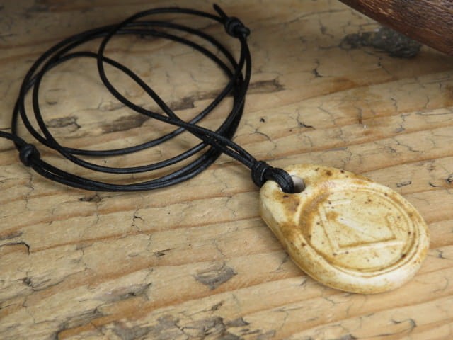 Ceramiczny wisior Dziewanna – słowiański amulet natury i wolności