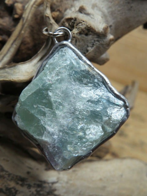 fluoryt zielony - wisior