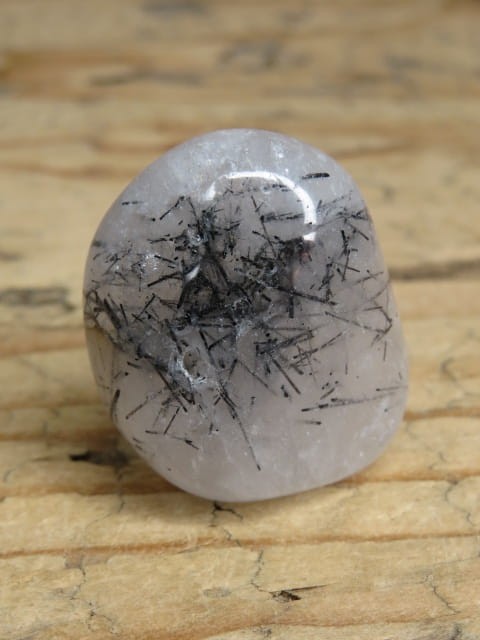 kwarc z turmalinem - kwarc turmalinowy