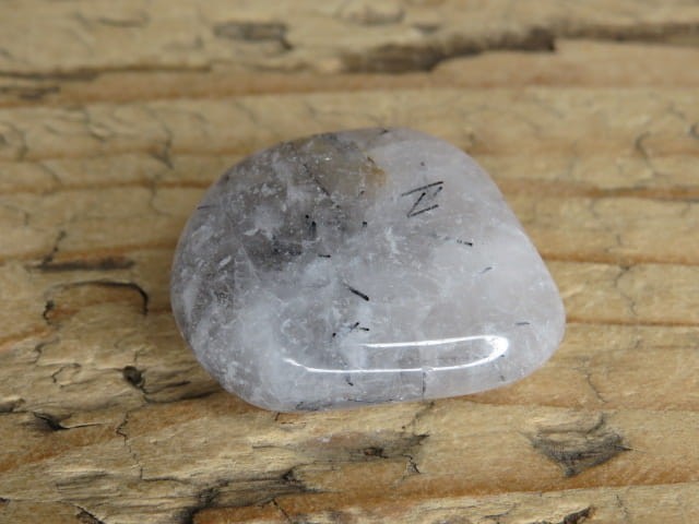 kwarc z turmalinem - kwarc turmalinowy