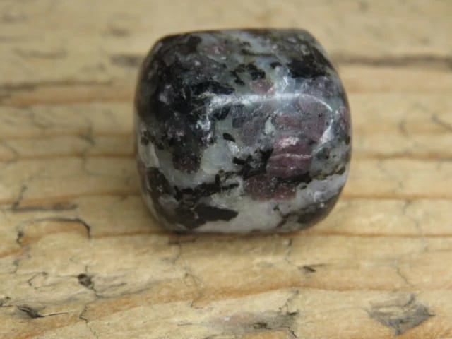 granaty w amfibolicie Indie