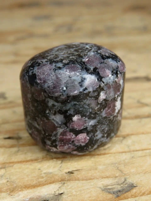 granaty w amfibolicie Indie